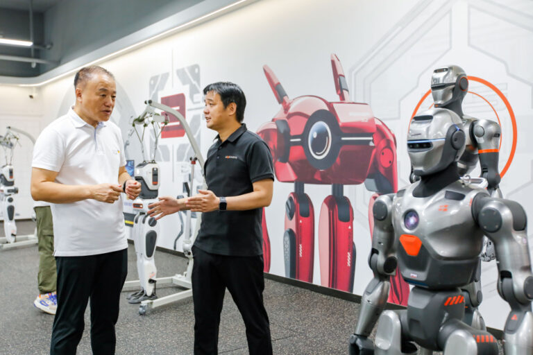 众擎机器人创始人：限制行业发展的不是交付，基础打好，市场随之而来