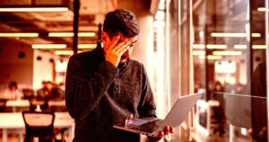 报告：AI编程工具效果夸大，开发者效率反而下降