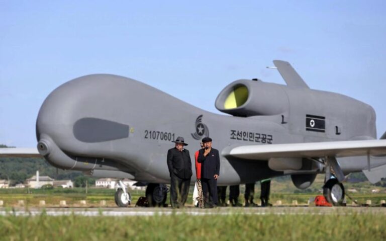 金正恩视察无人机测试，强调AI与军用无人机发展优先级