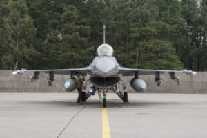 波兰斥资升级F-16战机应对俄威胁