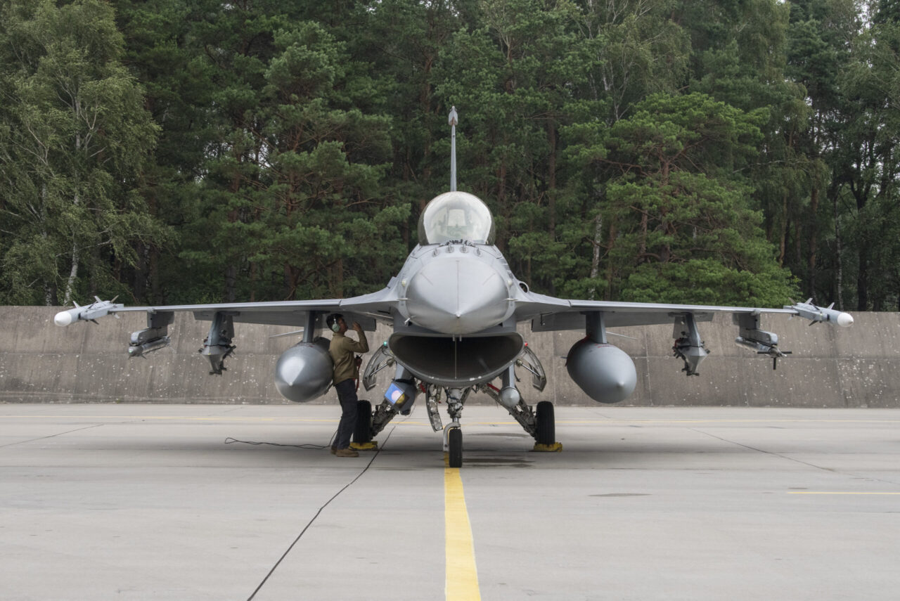 波兰斥资升级F-16战机应对俄威胁