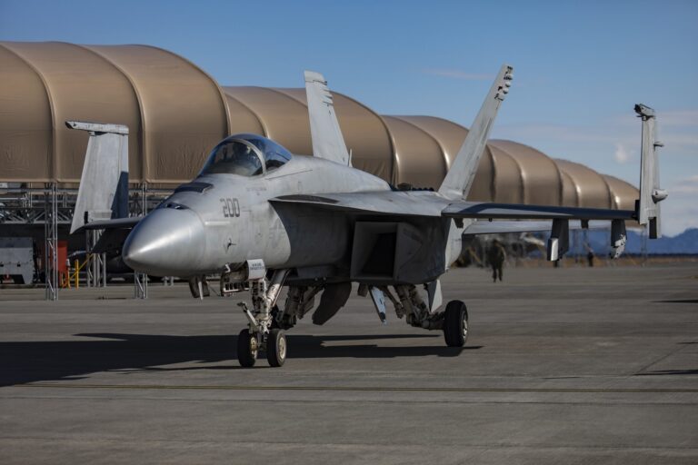 雷神完成FA-18EF超级大黄蜂电子战升级关键评审