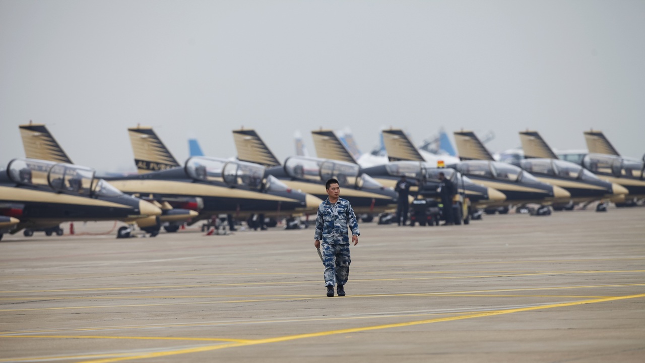 中国空军展现新实力：国产五代机挑战美俄