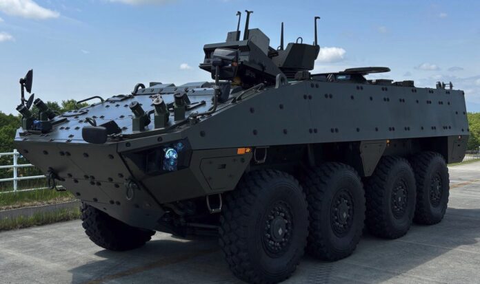 日本自卫队接收首辆Patria AMV 8×8装甲车