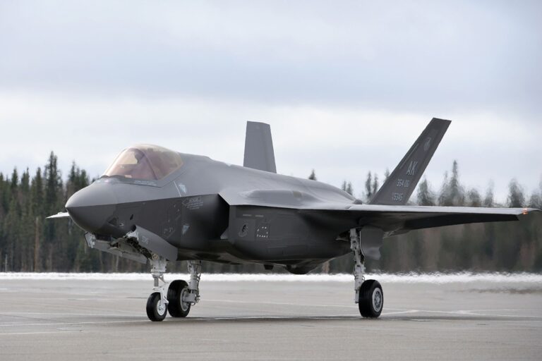 加拿大面临F-35采购决定，美国压力加剧