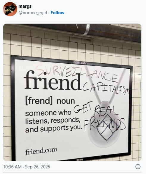 Friend 投百万美元在纽约地铁打广告，AI设备引争议