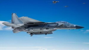 F-15发射长射程无人机携带空对空导弹