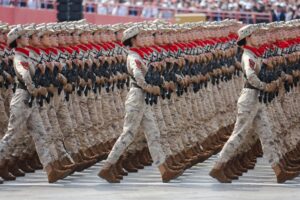 中国展示新型导弹与激光武器，彰显军事实力