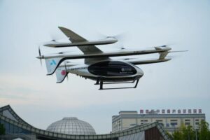 全球首次！我国 2 吨级无人驾驶电动垂直起降航空器完成低空无人跨城运货