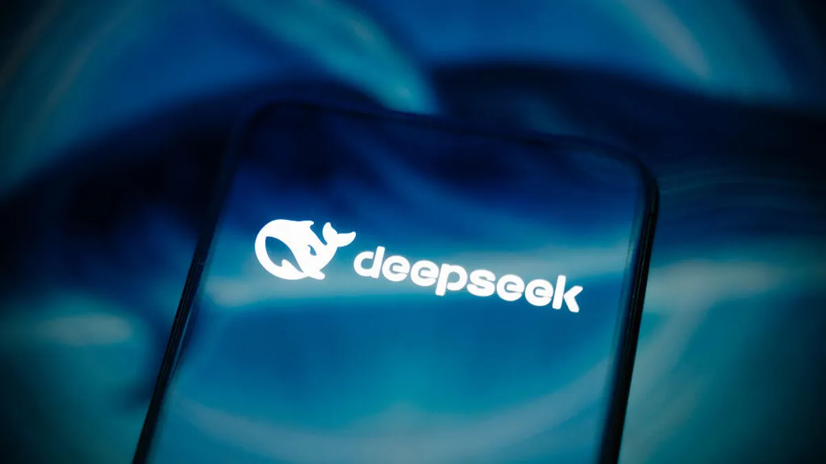 深寻发布论文揭示R1模型低成本训练秘籍