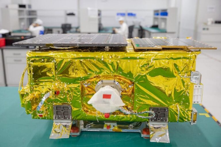 国际首个，北邮第一代“卫星互联网防火墙”安全载荷成功发射