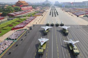 中国展示自主忠诚僚机无人机，迈向认知时代军事新高度
