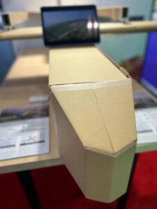 纸板无人机热销，揭示全球军备竞赛加速