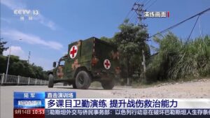 无人机搜救 + 无人运输车护送，央视揭秘陆军卫勤演练科技