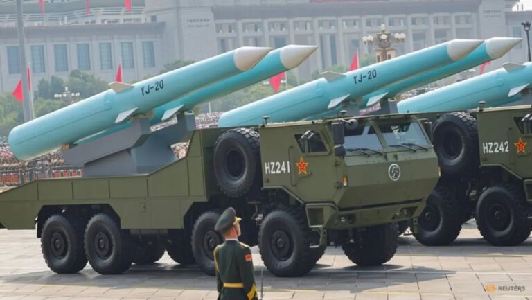 中国展示新型洲际导弹及高超音速武器