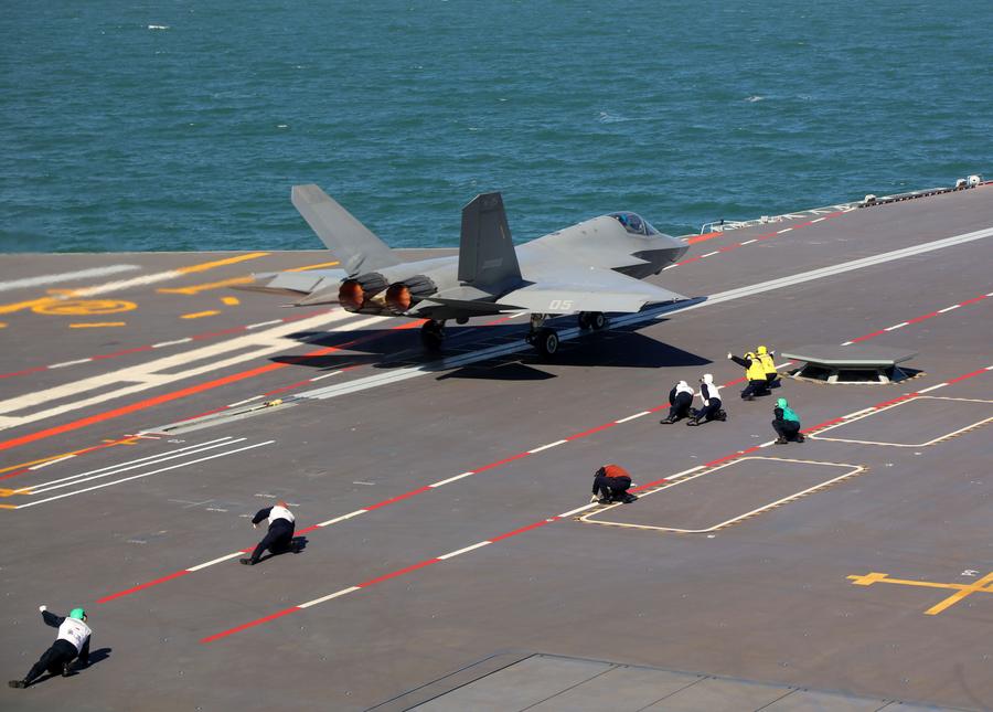 福建舰电磁弹射系统完成首飞训练，多型战机入列