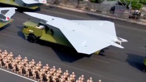 中国军演展示大型隐身无人战机设计