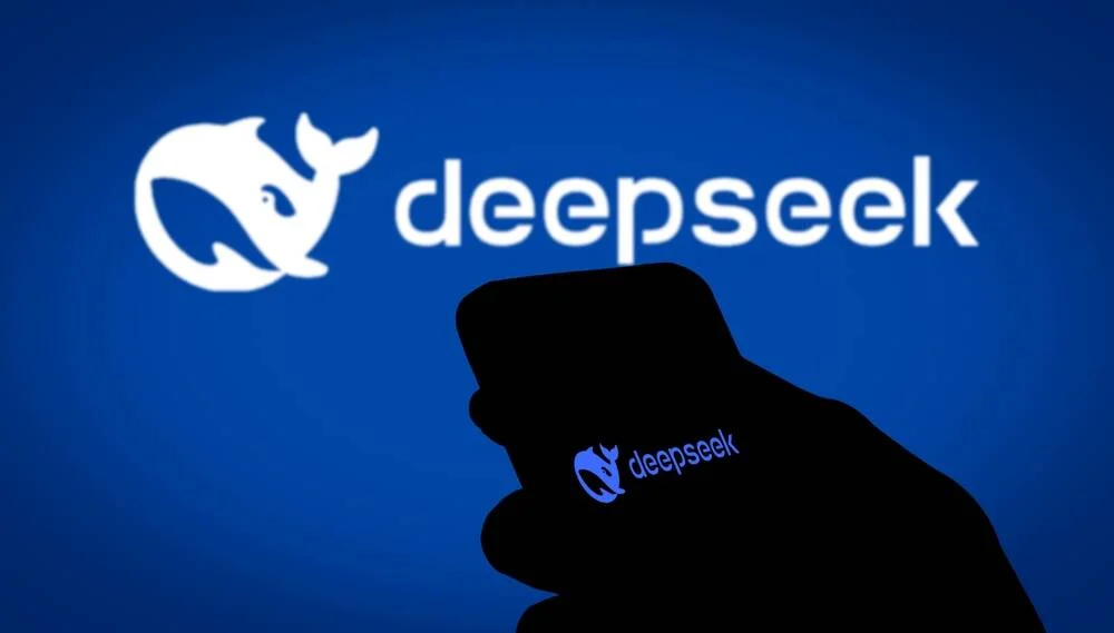华为芯片助力重训DeepSeek模型，大幅提升安全性能