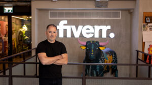 Fiverr裁减30%员工转型AI优先公司