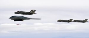 B-2隐身轰炸机挪威海投弹，QuickSink寻标器首曝光
