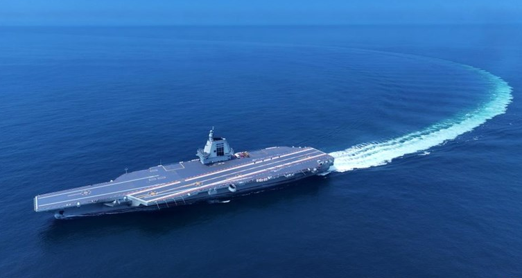 中国新航母福建号穿越台湾海峡进行测试