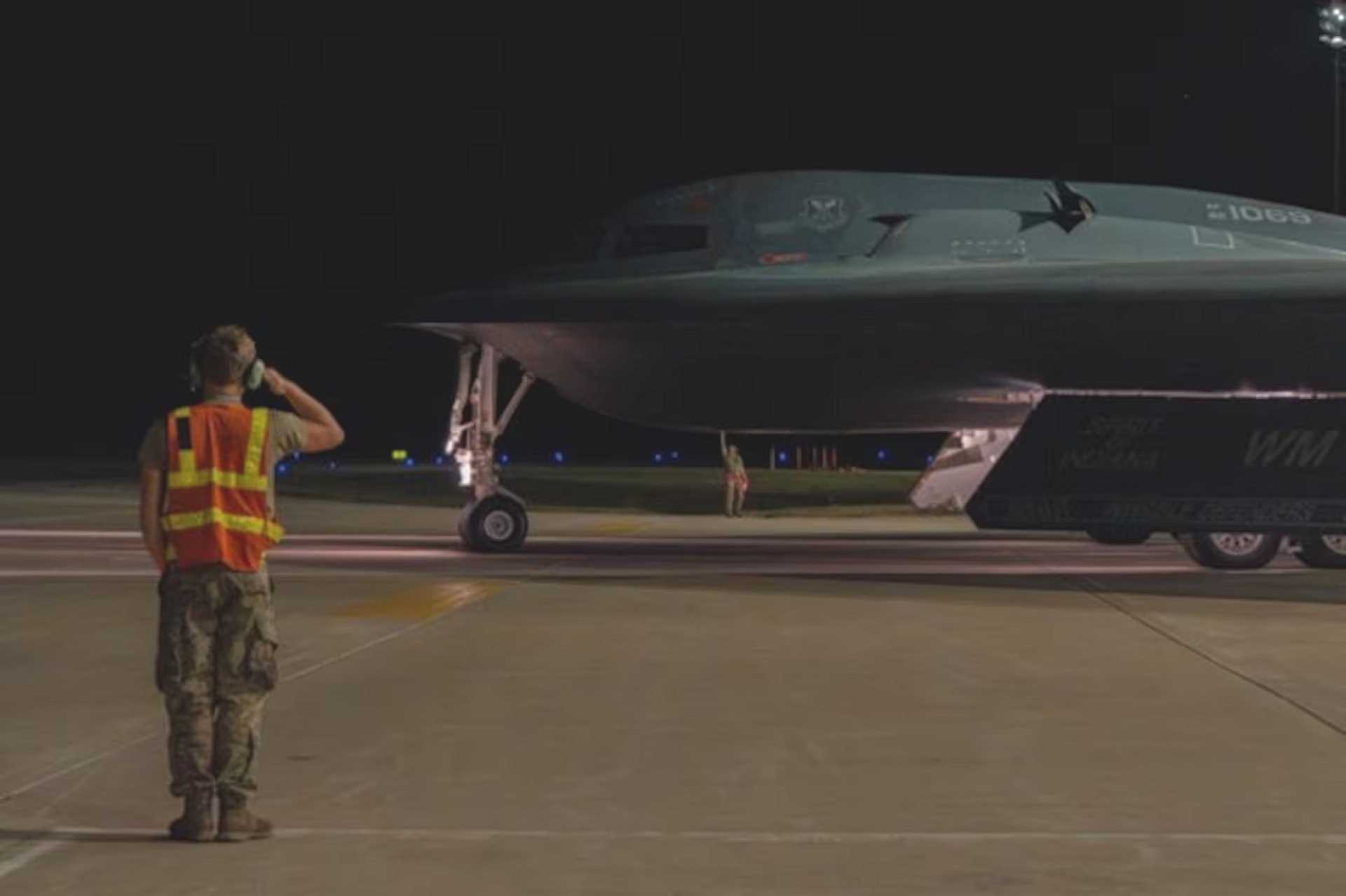 美B-2轰炸机测试新型QUICKSINK武器，挪威海演练海空打击