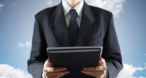 研究揭示新型LLM攻击方法“LegalPwn”