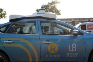 中国无人车赶超Waymo,加速全球布局