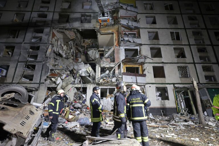 俄军无人机“狩猎”乌克兰农民，阿佐夫称其为战争罪行