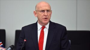英国防长宣布军方获授权击落不明无人机