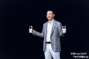 荣耀发布Magic8系列，开启自进化AI手机新时代