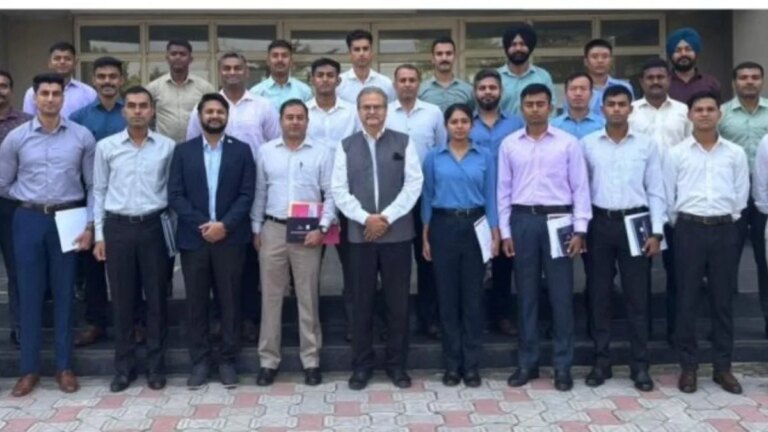 印度陆军首批军官完成IIT罗普尔无人机培训