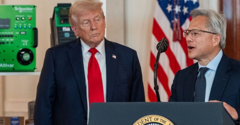 英伟达市值突破5万亿，纳斯达克指数再创新高