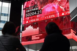日经指数突破50000，受益于“高市贸易”和AI热潮