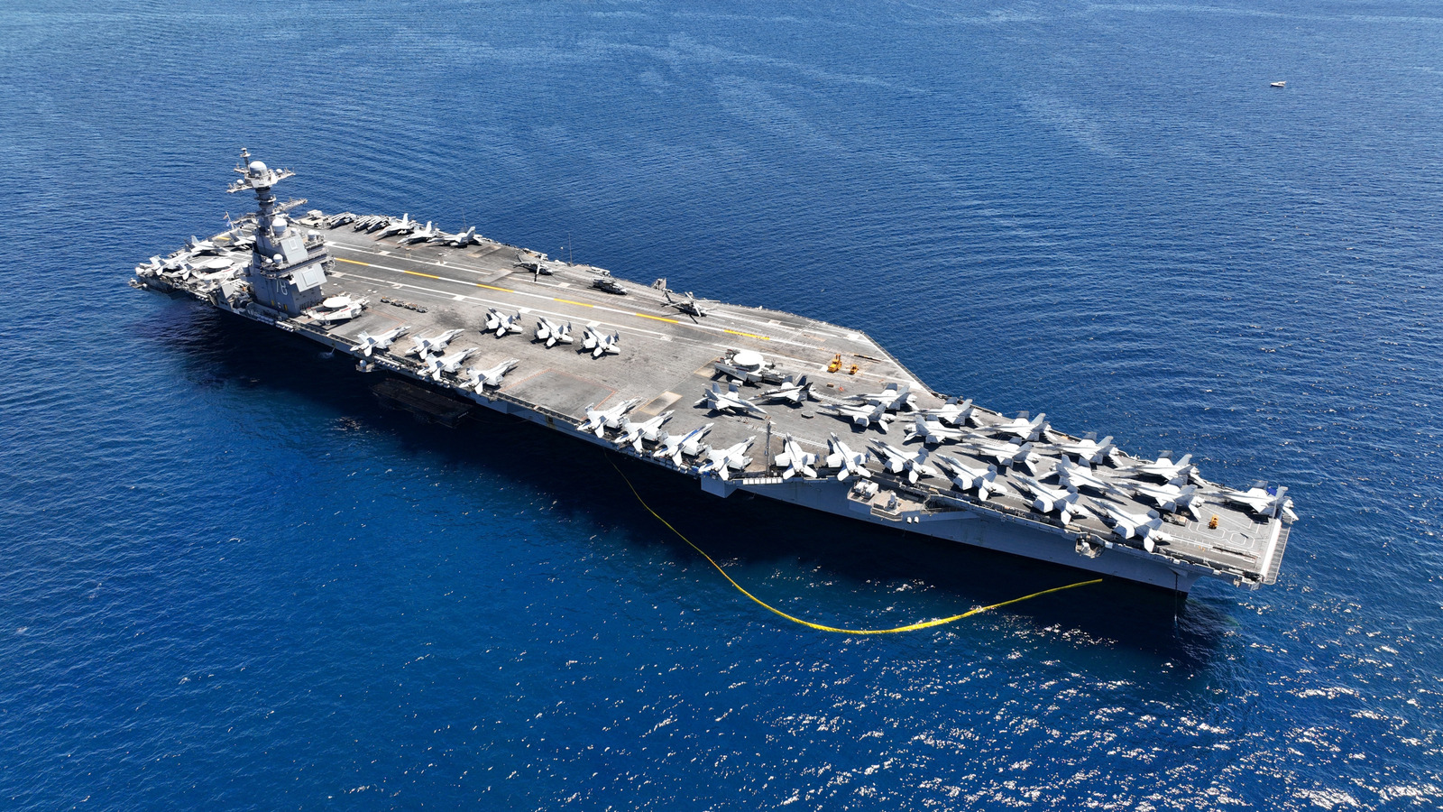 福特级航母可搭载75架战机，F-35C亮相