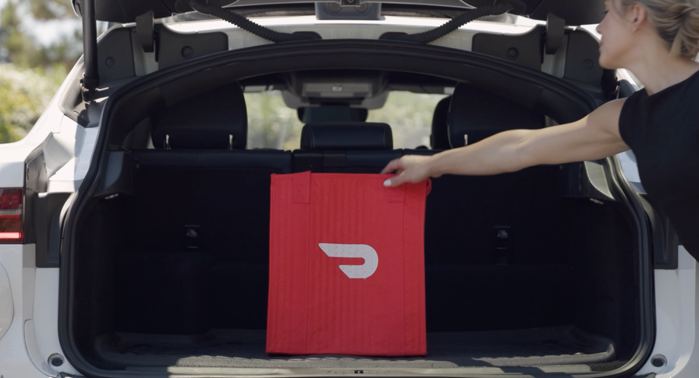 DoorDash联手Waymo，无人车配送餐品在美测试