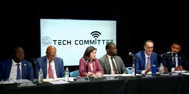 费城议会探讨AI技术监管与伦理挑战