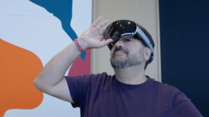 三星发布Galaxy XR：AI加持，挑战苹果Vision Pro