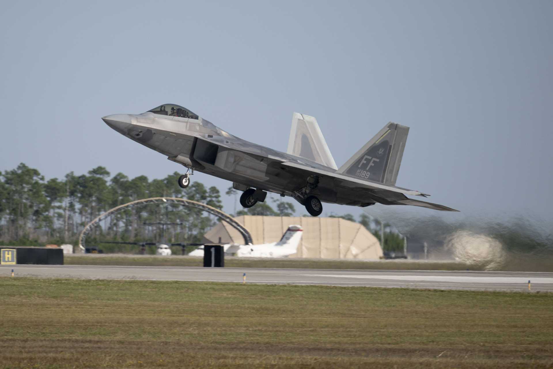 美澳空军联合演练,F-22战斗机展现空中优势