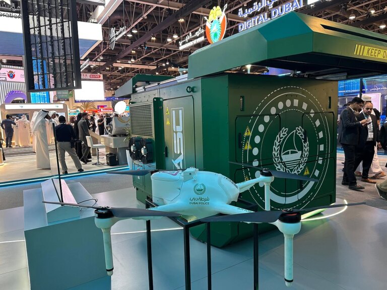 阿联酋在Gitex 2025展示新一代AI技术