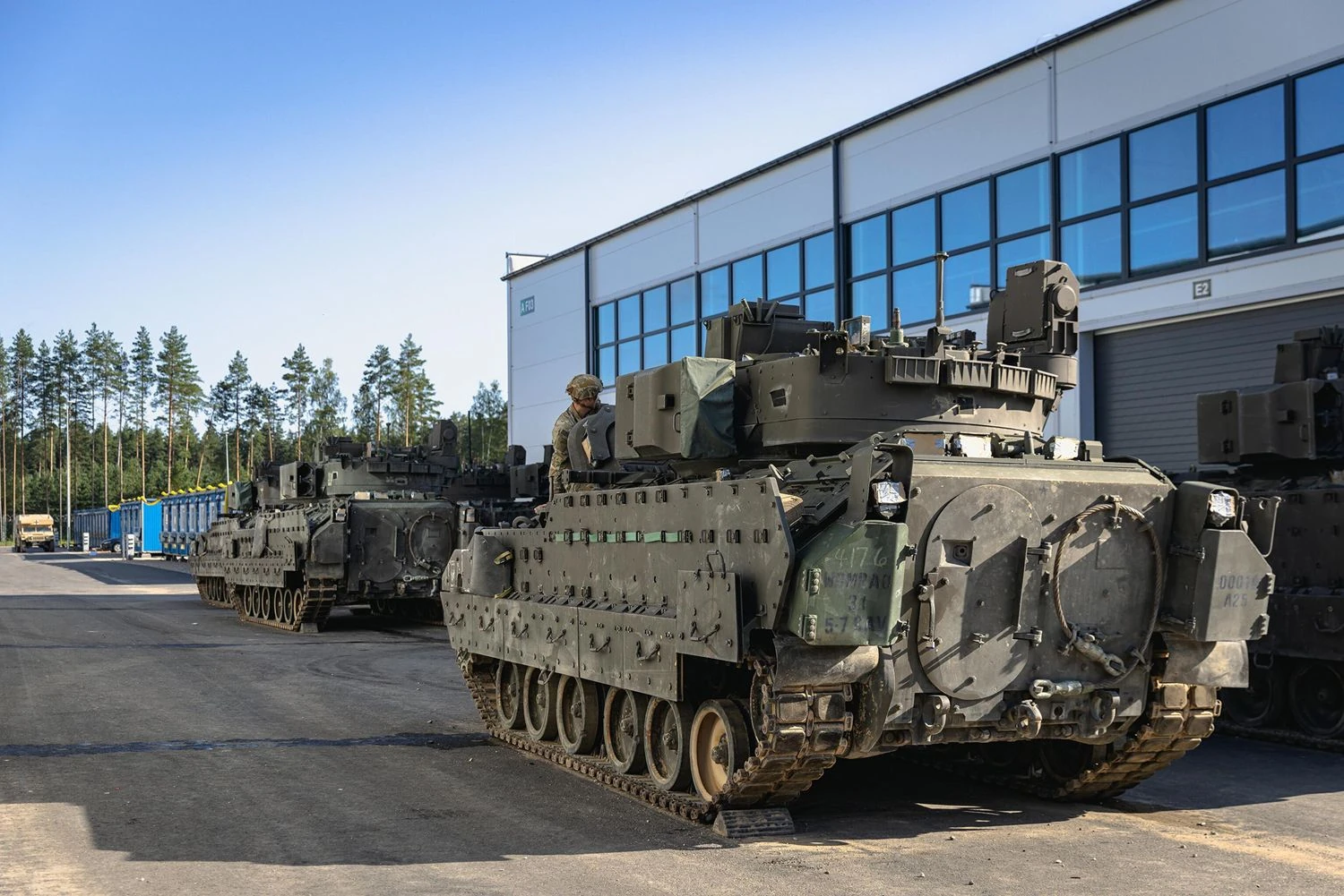 爱沙尼亚军事镇附近不明无人机被击落