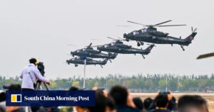 中国Z-20T直升机军事展览首秀，展示先进机动能力