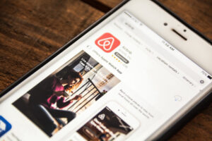 Airbnb暂缓接入ChatGPT，全面升级AI客服系统