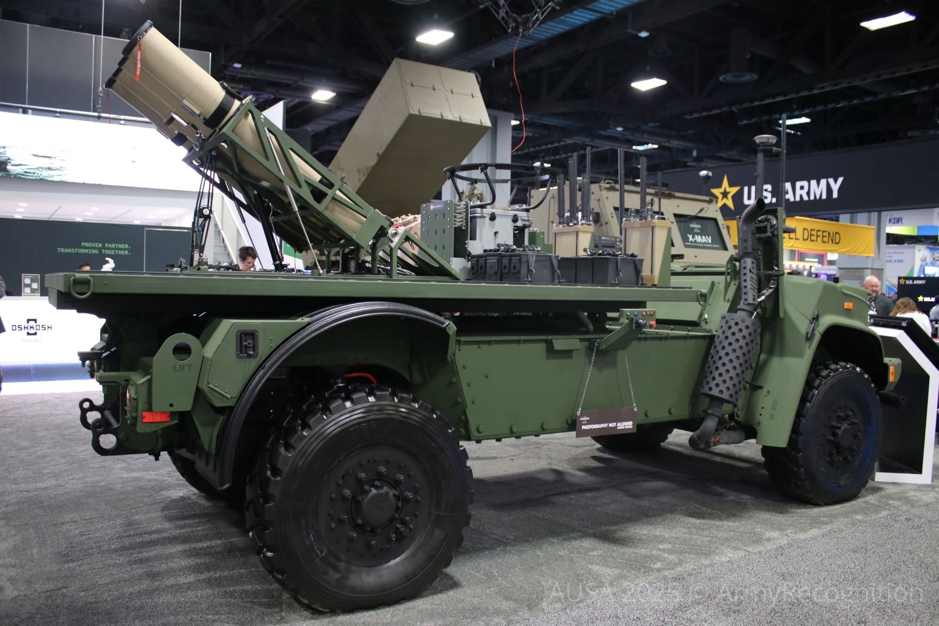 Oshkosh推出轻型多功能自主车辆,重塑地面自主与反无人机系统