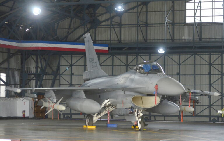 台空军今年预计组装10架F-16V战机