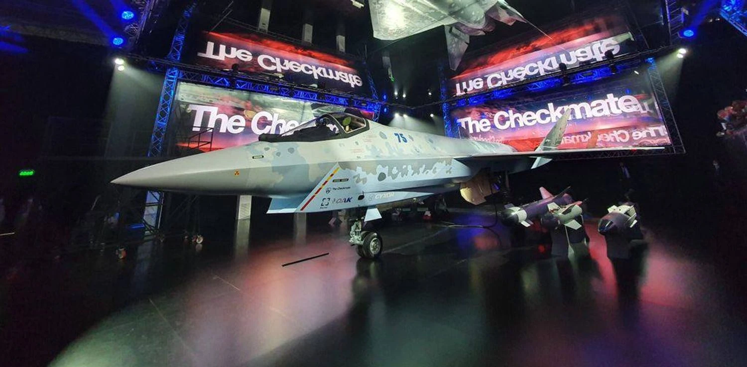 俄开始生产苏-75轻型隐身战机原型机