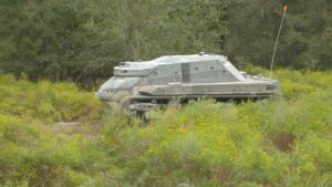 美军首次测试自主机器人清除雷区