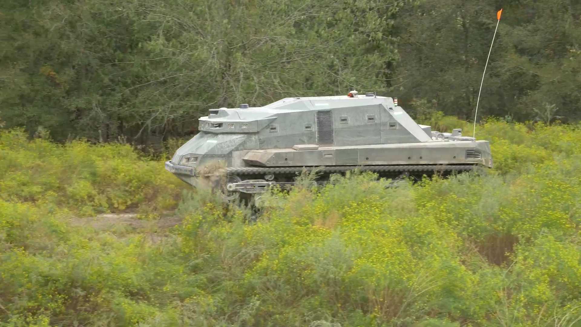 美军首次测试自主机器人清除雷区