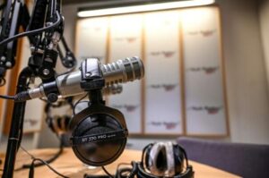 AI批量生产播客，挑战传统行业生存