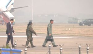 印度总统穆尔穆完成历史性拉斐尔战斗机飞行